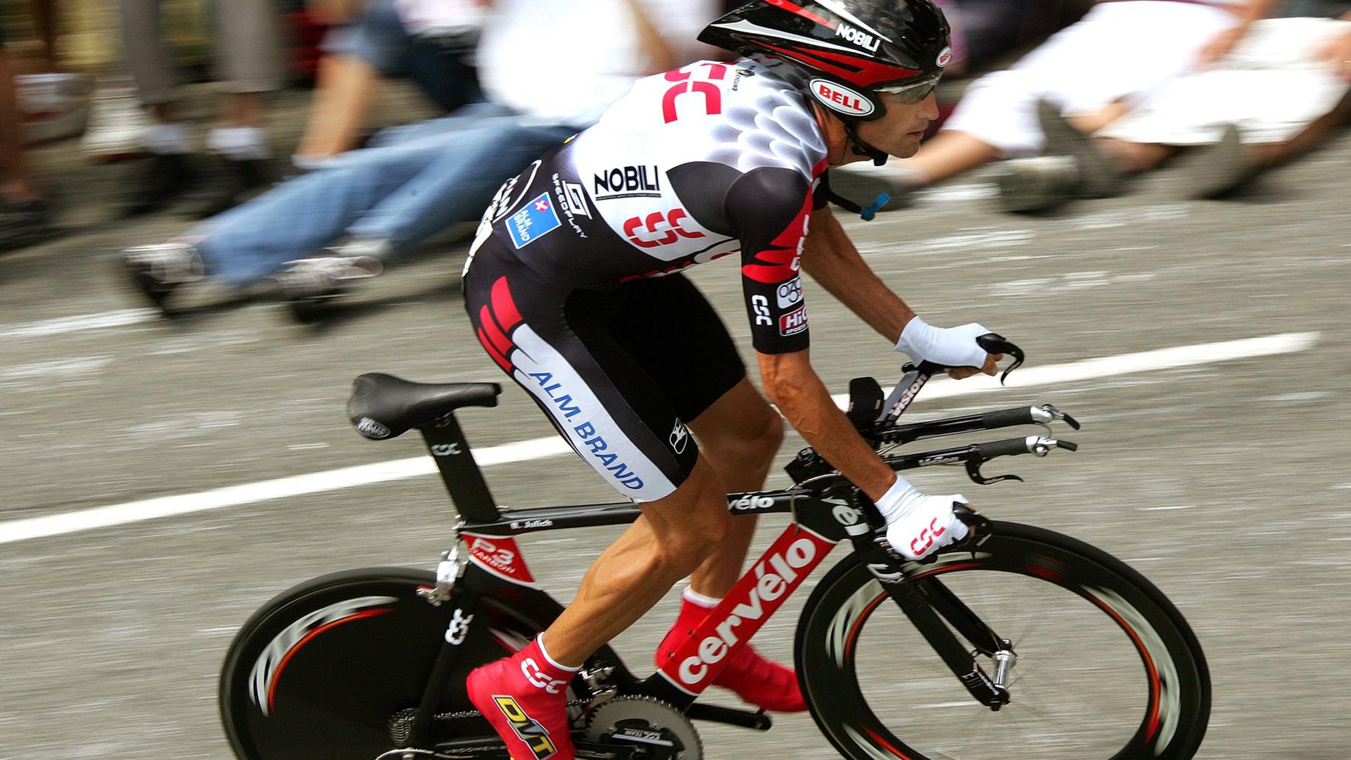 CS2枪械对决引爆全场热血,cs1.6对枪