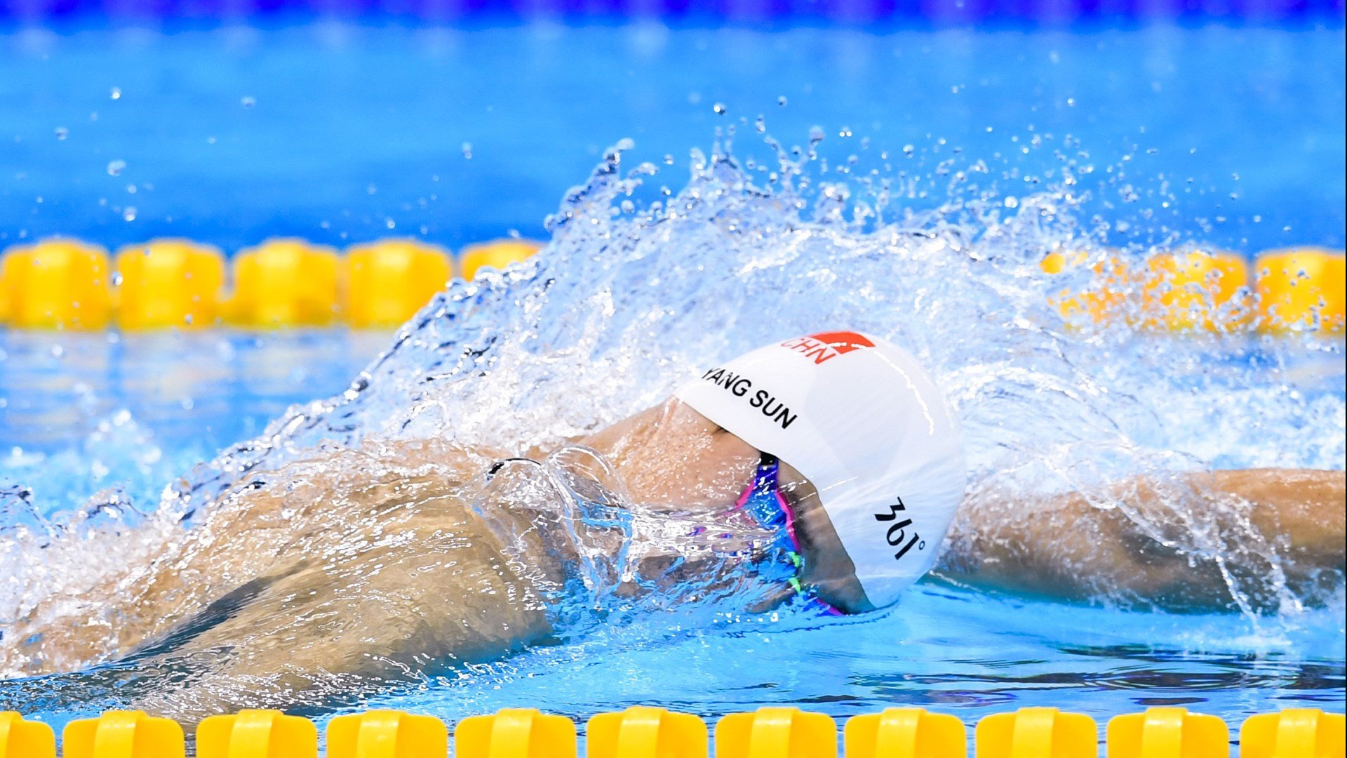 世界田径：肯尼亚跑者再创佳绩，冲击纪录在望！，肯尼亚长跑冠军